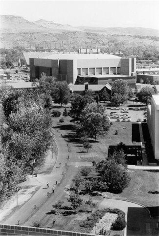 Campus scene, 1980s